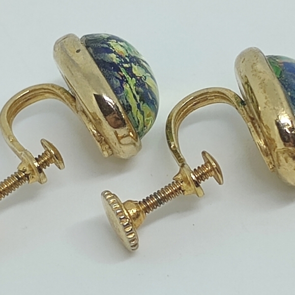 * vintage blue green Faux fire opal Glass oval gold tone screw back earrings - Picture 4 of 6